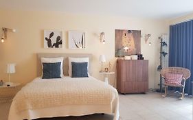 Cabanas Apartments Sea View